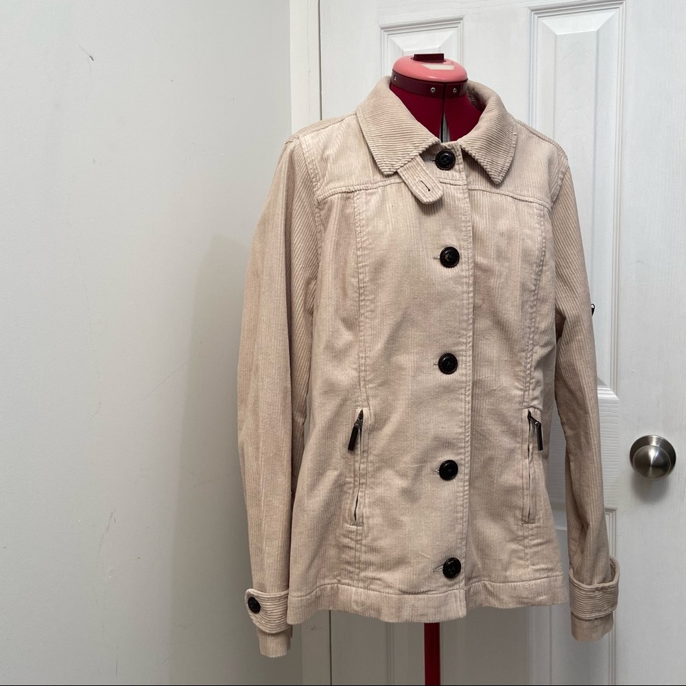 Relativity women khaki corduroy long sleeves buttons closure jacket. Size L.Used